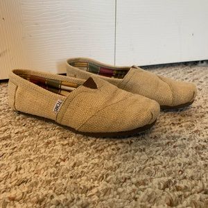 Toms